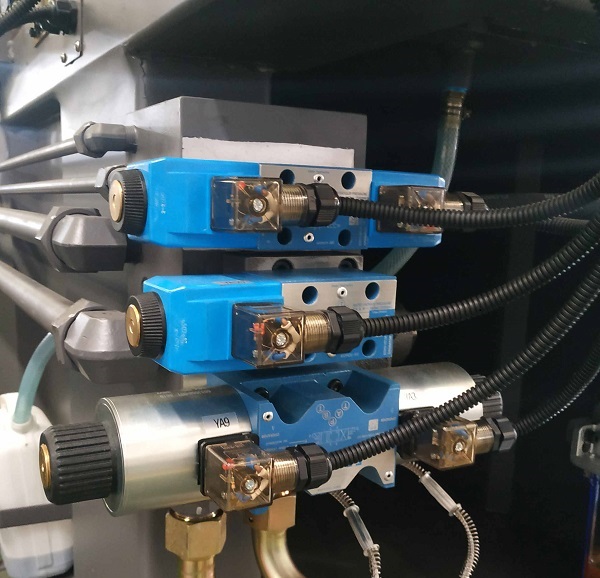 clamping valve of plastic machine clamping valve of plastic machine
